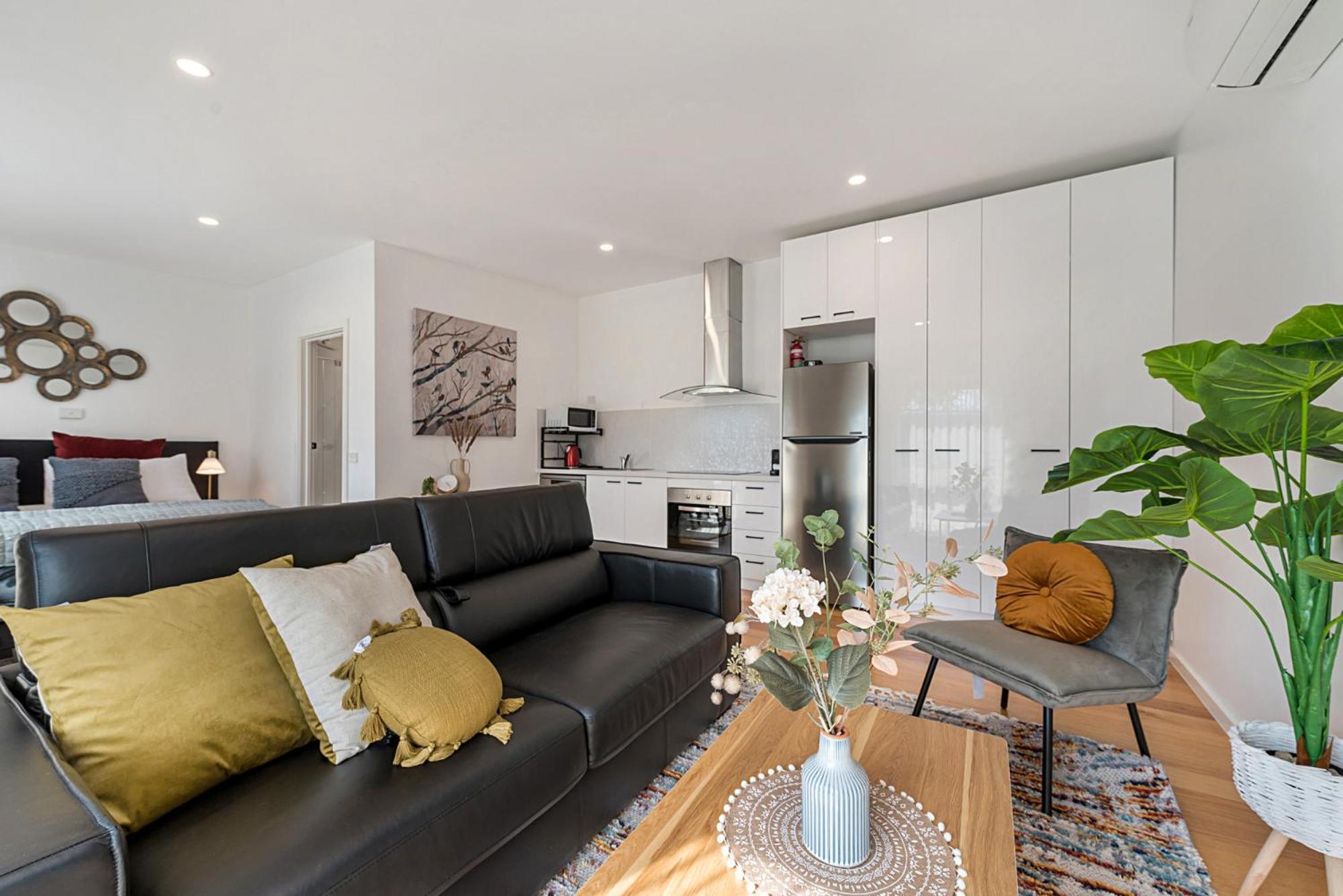 Comfy Studio With Shared Backyard Near Racecourse Carnegie Exterior photo